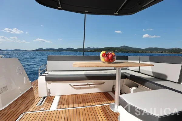 Merry Fisher 1095 - Yacht Charter Sailica
