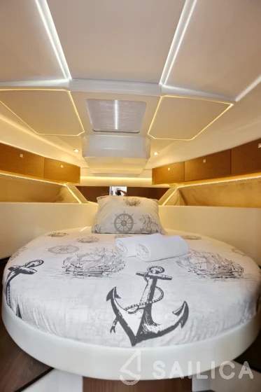 Merry Fisher 1095 - Yacht Charter Sailica