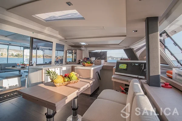 Astréa 42 - Yacht Charter Sailica