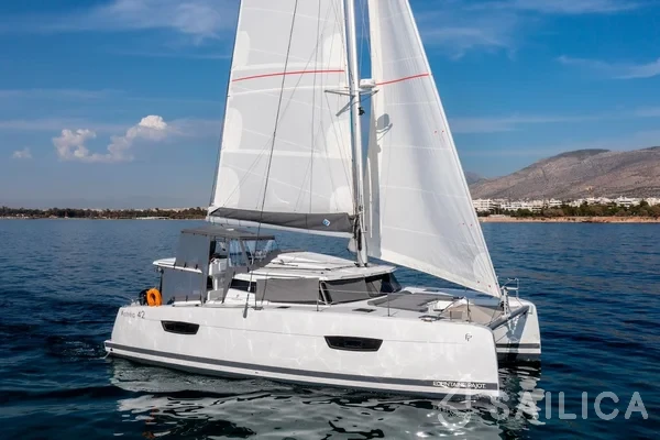 Astréa 42 - Yacht Charter Sailica