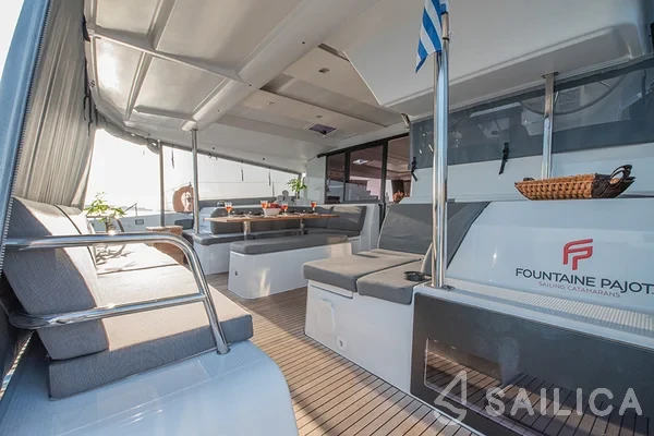 Astréa 42 - Yacht Charter Sailica