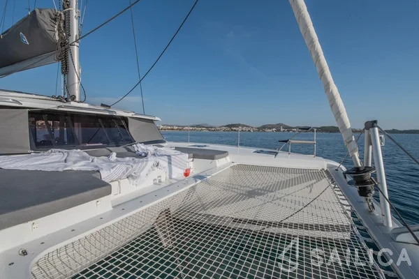 Astréa 42 - Yacht Charter Sailica