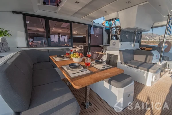 Astréa 42 - Yacht Charter Sailica