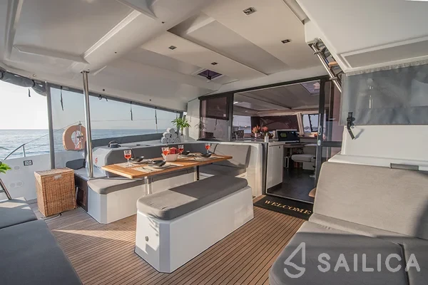 Astréa 42 - Yacht Charter Sailica