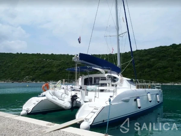 Lavezzi 40 - Yacht Charter Sailica