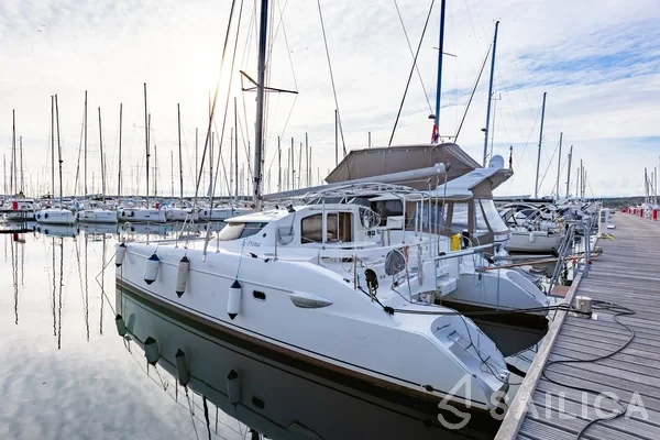 Lavezzi 40 - Yacht Charter Sailica