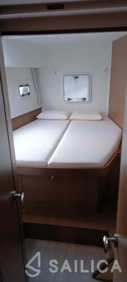 Lagoon 42 - Yacht Charter Sailica
