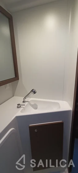 Lagoon 42 - Yacht Charter Sailica