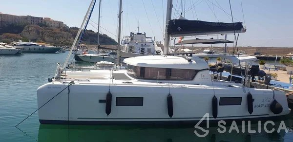 Lagoon 42 - Yacht Charter Sailica