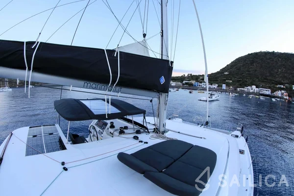 Lagoon 42 - Yacht Charter Sailica