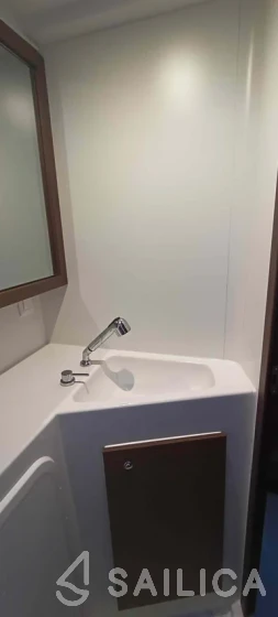 Lagoon 42 - Yacht Charter Sailica