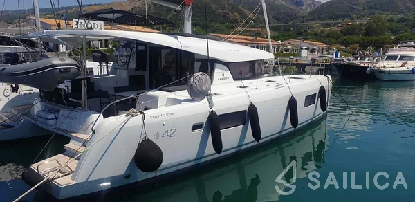 Lagoon 42 - Yacht Charter Sailica