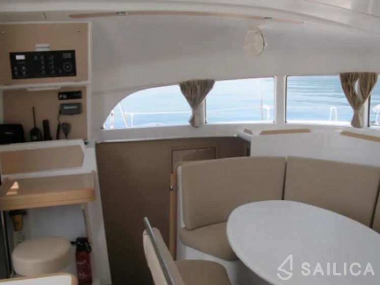 Lagoon 380 S2 - Yacht Charter Sailica