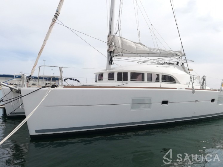 Lagoon 380 S2 - Yacht Charter Sailica