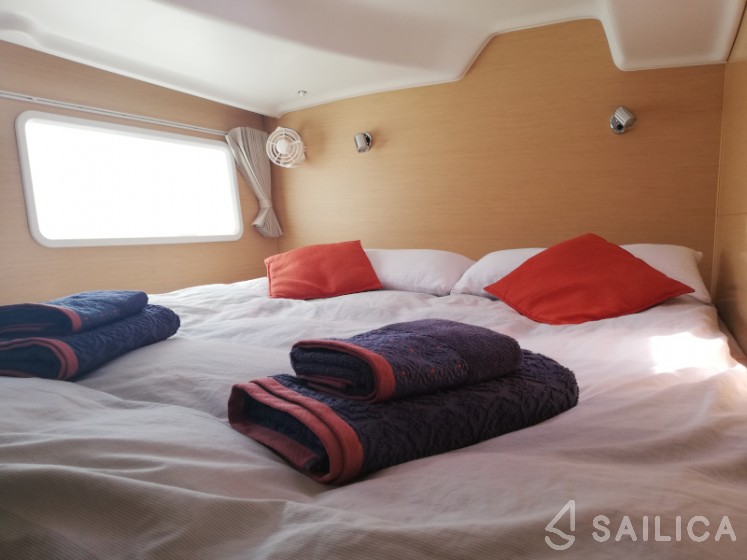 Lagoon 380 S2 - Yacht Charter Sailica