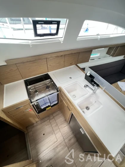 Elan 40 Impression - Yacht Charter Sailica