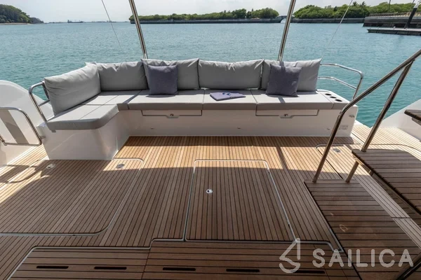 MY5 - Yacht Charter Sailica