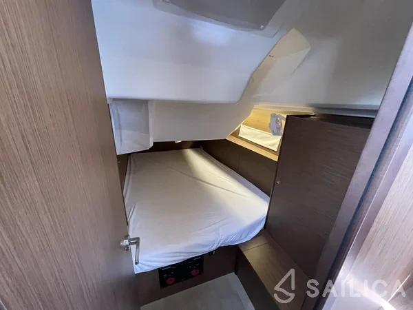 Oceanis 40.1 - Yacht Charter Sailica