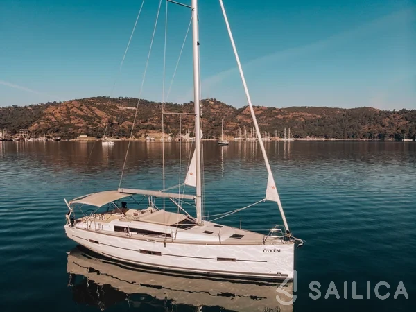 Dufour 412 GL - Yacht Charter Sailica
