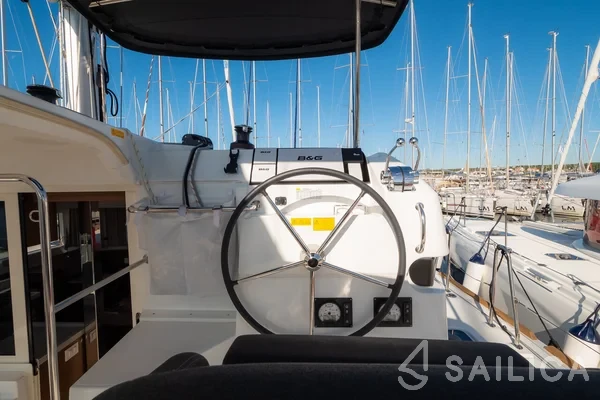 Lagoon 40 - Yacht Charter Sailica
