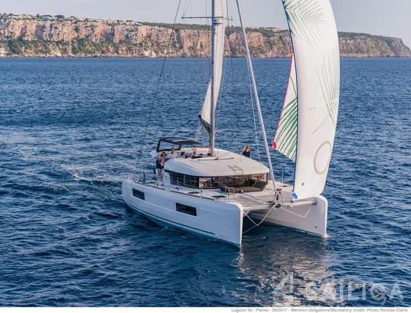 Lagoon 40 - Yacht Charter Sailica