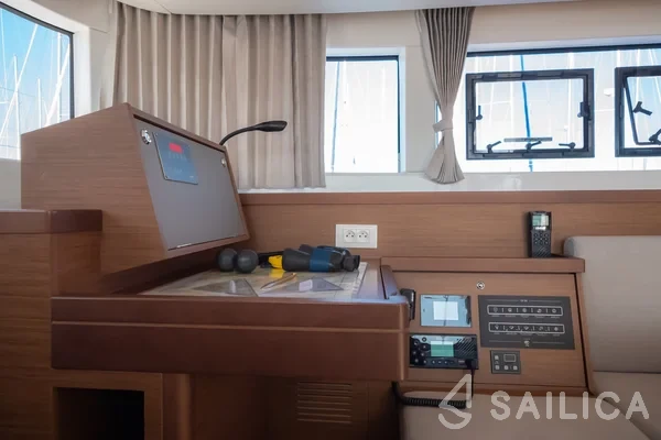 Lagoon 40 - Yacht Charter Sailica
