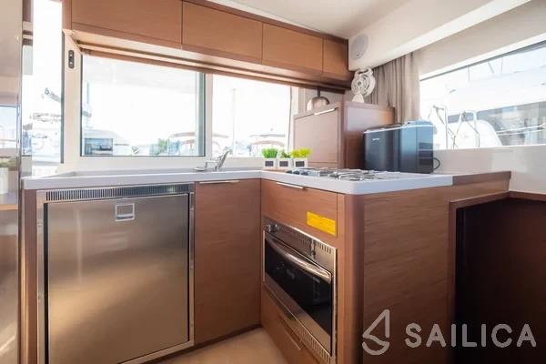 Lagoon 40 - Yacht Charter Sailica