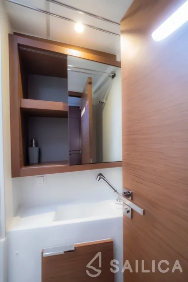 Lagoon 40 - Yacht Charter Sailica