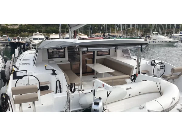 Nautitech 40 open NEW - 4 + 2 cab. - Yacht Charter Sailica