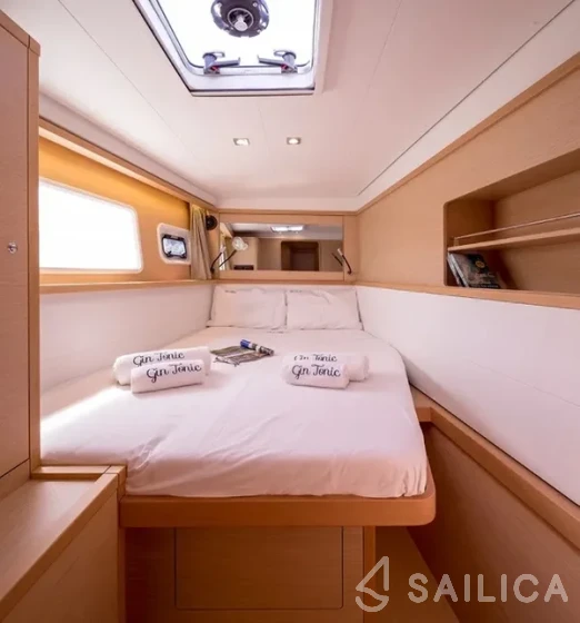 Lagoon 450  Flybridge - Yacht Charter Sailica