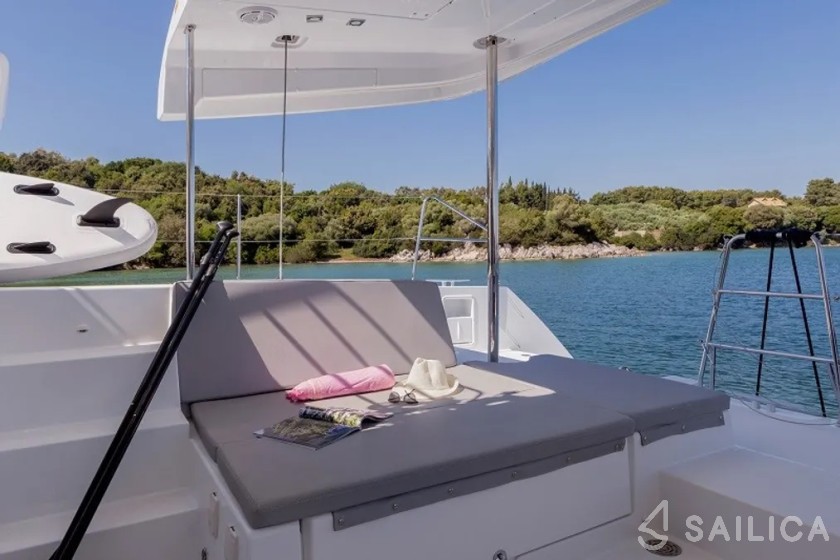 Lagoon 450  Flybridge - Yacht Charter Sailica