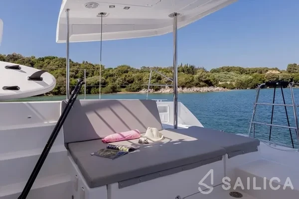 Lagoon 450  Flybridge - Yacht Charter Sailica