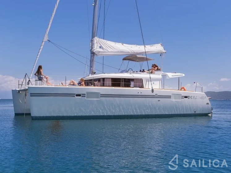 Lagoon 450  Flybridge - Yacht Charter Sailica
