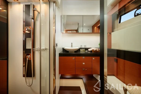 Prestige 550 Fly - Yacht Charter Sailica