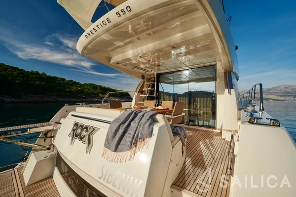 Prestige 550 Fly - Yacht Charter Sailica