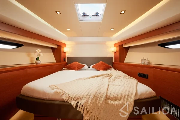 Prestige 550 Fly - Yacht Charter Sailica