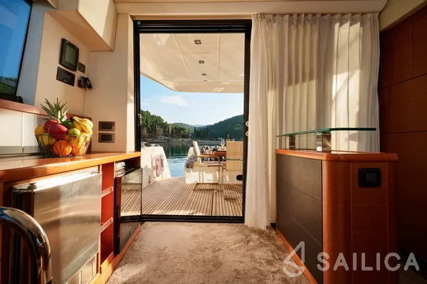 Prestige 550 Fly - Yacht Charter Sailica