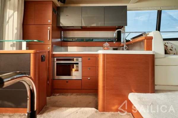 Prestige 550 Fly - Yacht Charter Sailica