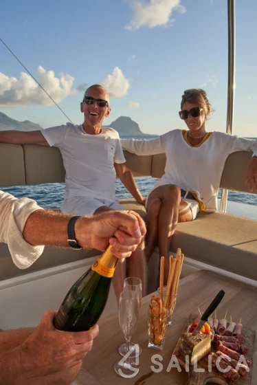 Nautitech 46 Fly - Yacht Charter Sailica