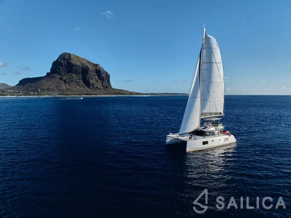 Nautitech 46 Fly - Yacht Charter Sailica