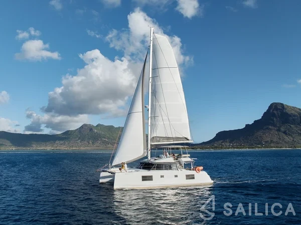 Nautitech 46 Fly - Yacht Charter Sailica