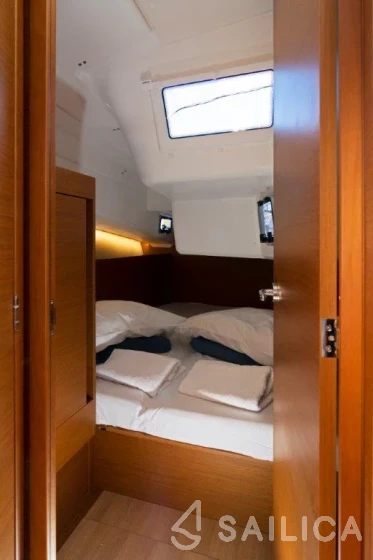 Sun Odyssey 410 - Yacht Charter Sailica