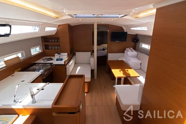 Sun Odyssey 410 - Yacht Charter Sailica