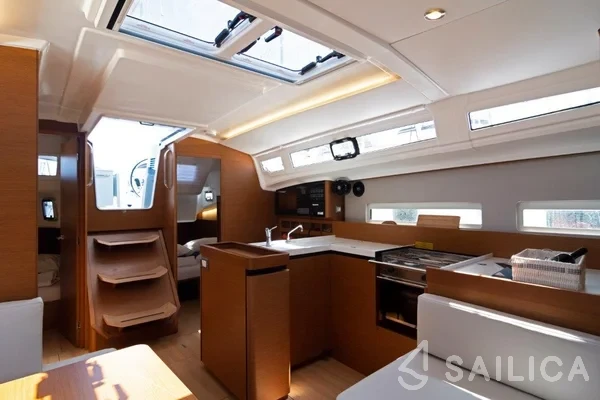 Sun Odyssey 410 - Yacht Charter Sailica