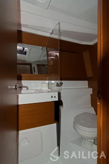 Sun Odyssey 410 - Yacht Charter Sailica