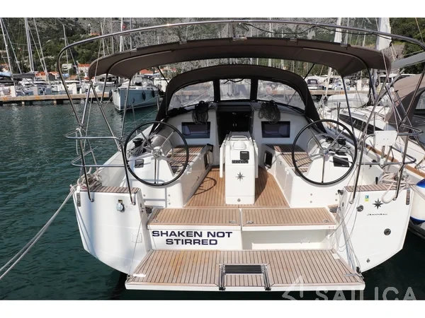 Sun Odyssey 410 - Yacht Charter Sailica