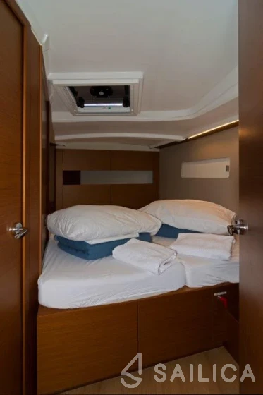 Sun Odyssey 410 - Yacht Charter Sailica