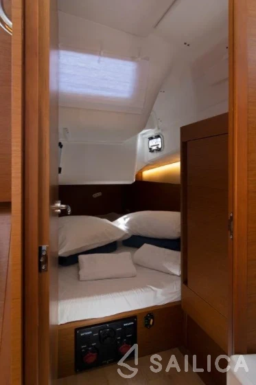 Sun Odyssey 410 - Yacht Charter Sailica