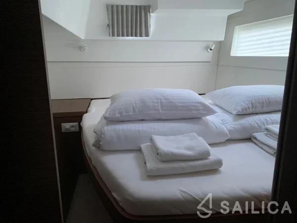 Lagoon 40 - Yacht Charter Sailica
