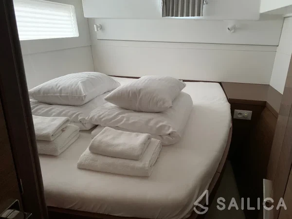 Lagoon 40 - Yacht Charter Sailica